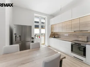 Prodej bytu 4+kk, Stěžery, Zámecká, 110 m2