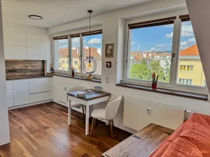 Prodej bytu 2+kk, Praha - Vršovice, Jerevanská, 77 m2