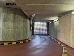 Pronájem garážového stání, Praha - Vokovice, K Červenému vrchu, 12 m2