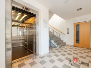 Pronájem bytu 2+kk, Praha - Holešovice, Na Maninách, 60 m2