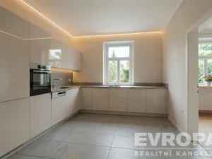 Prodej rodinného domu, Břeclav - Poštorná, Celnice-středisko služeb, 120 m2
