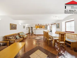 Prodej činžovního domu, Rynholec, nám. 1. máje, 561 m2