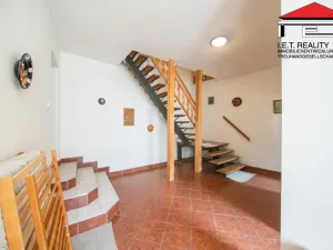 Prodej činžovního domu, Rynholec, nám. 1. máje, 561 m2