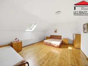 Prodej činžovního domu, Rynholec, nám. 1. máje, 561 m2