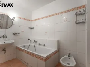 Prodej rodinného domu, Čečelice, Dlážděná, 450 m2