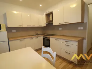 Pronájem bytu 2+kk, Hradec Králové - Nový Hradec Králové, třída Edvarda Beneše, 42 m2