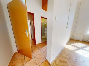Prodej atypického bytu, Karlovy Vary, I. P. Pavlova, 50 m2