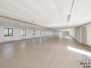 Pronájem skladu, Čeperka, 688 m2