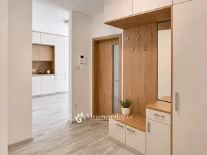 Pronájem bytu 2+kk, Znojmo, Jarošova, 44 m2