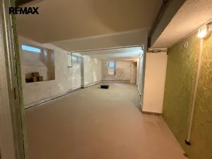 Prodej obchodního prostoru, Karlovy Vary, Moravská, 133 m2