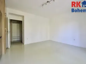 Pronájem bytu 1+kk, Praha - Vršovice, Jakutská, 28 m2
