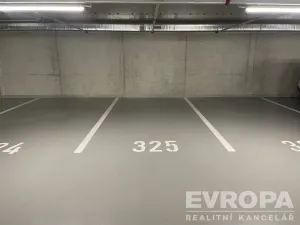 Pronájem garážového stání, Praha - Strašnice, Ramonova, 16 m2