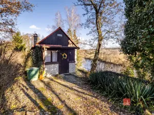 Prodej chaty, Týn nad Vltavou - Hněvkovice na levém břehu Vltavy, 80 m2