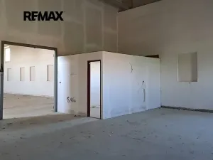 Pronájem skladu, Dolní Chvatliny, 3690 m2