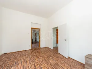 Prodej bytu 2+1, Hostinné, K. Čapka, 52 m2