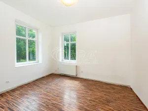 Prodej bytu 2+1, Hostinné, K. Čapka, 52 m2
