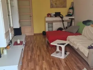 Pronájem bytu 2+1, Praha - Kobylisy, Famfulíkova, 60 m2