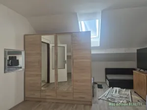 Pronájem bytu 1+1, Praha - Štěrboholy, Pod areálem, 45 m2