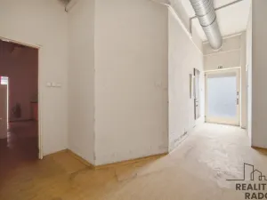 Pronájem obchodního prostoru, Pardubice - Zelené Předměstí, 17. listopadu, 250 m2