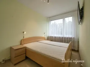 Pronájem bytu 3+1, Praha - Kobylisy, Taussigova, 60 m2