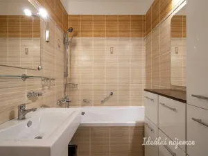 Pronájem bytu 3+1, Praha - Kobylisy, Taussigova, 60 m2