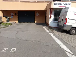 Pronájem garážového stání, Praha, Lovosická, 18 m2