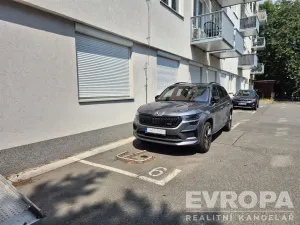 Pronájem garážového stání, Praha - Strašnice, Limuzská, 3 m2