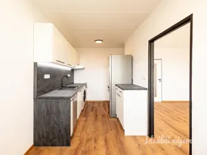 Pronájem bytu 3+1, Praha - Horní Měcholupy, Veronské nám., 68 m2