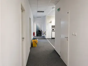 Pronájem kanceláře, Praha, Lihovarská, 714 m2