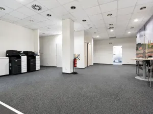 Pronájem kanceláře, Praha, Lihovarská, 714 m2