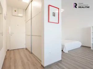Pronájem bytu 1+kk, Zlín, Lorencova, 42 m2