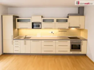 Pronájem bytu 2+kk, Praha - Žižkov, Jeseniova, 84 m2
