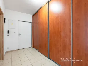 Pronájem bytu 1+kk, Praha - Vysočany, Na Harfě, 43 m2