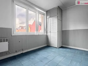 Prodej bytu 2+1, Karlovy Vary - Dvory, Chebská, 62 m2