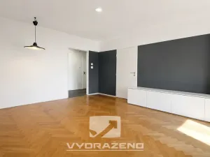 Prodej bytu 3+1, Hradec Králové, Smetanovo nábřeží, 55 m2
