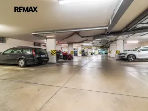 Pronájem garážového stání, Praha - Libeň, Nad Okrouhlíkem, 16 m2