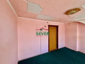 Prodej komerční nemovitosti, Hora Svaté Kateřiny, nám. Pionýrů, 800 m2