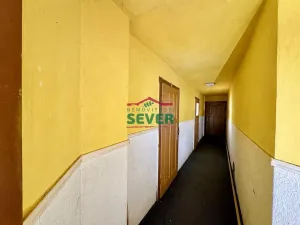 Prodej komerční nemovitosti, Hora Svaté Kateřiny, nám. Pionýrů, 800 m2