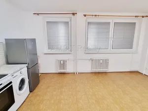 Pronájem bytu 1+kk, Praha - Hloubětín, Šestajovická, 30 m2