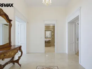 Prodej bytu 3+1, Karlovy Vary, Vřídelní, 104 m2