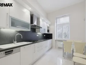 Prodej bytu 3+1, Karlovy Vary, Vřídelní, 104 m2
