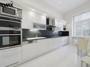 Prodej bytu 3+1, Karlovy Vary, Vřídelní, 104 m2