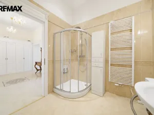 Prodej bytu 3+1, Karlovy Vary, Vřídelní, 104 m2