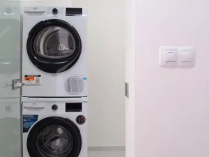 Pronájem bytu 3+kk, Praha - Karlín, U Sluncové, 98 m2