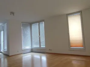Pronájem bytu 2+kk, Praha, Raichlova, 65 m2