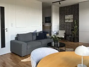 Pronájem bytu 1+kk, Praha, Zvěřinova, 49 m2