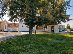 Prodej bytu 4+kk, Stochov, náměstí u dubu, 110 m2