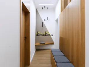 Pronájem ordinace, Praha - Holešovice, Jankovcova, 99 m2