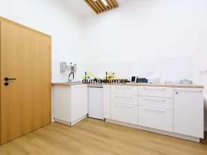 Pronájem ordinace, Praha - Holešovice, Jankovcova, 99 m2
