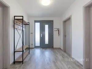 Pronájem rodinného domu, Lužice, 104 m2